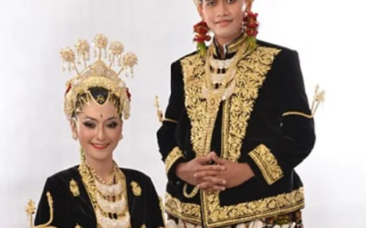 Javanese traditional clothes