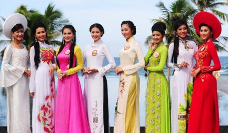 Vietnamese women's traditional clothes